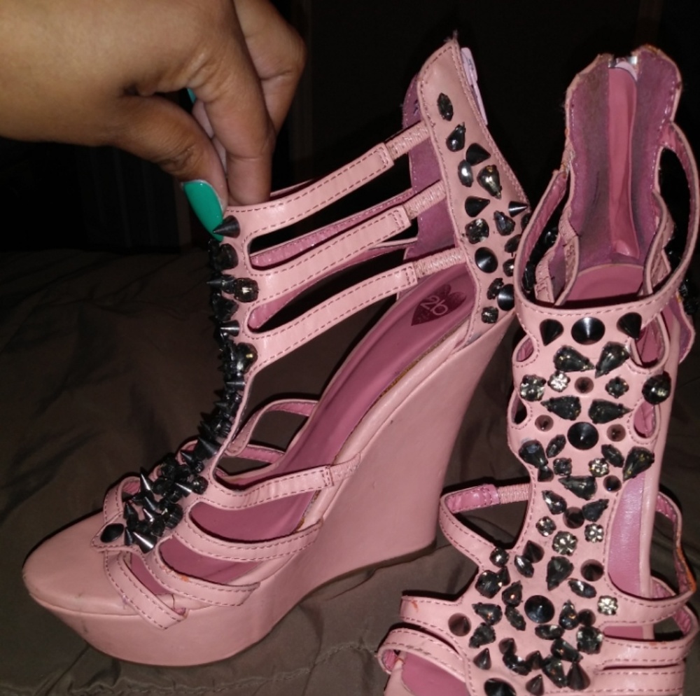 High Heels - Picture 5 of 8
